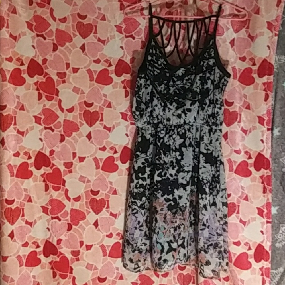 Dress - Picture 6 of 6